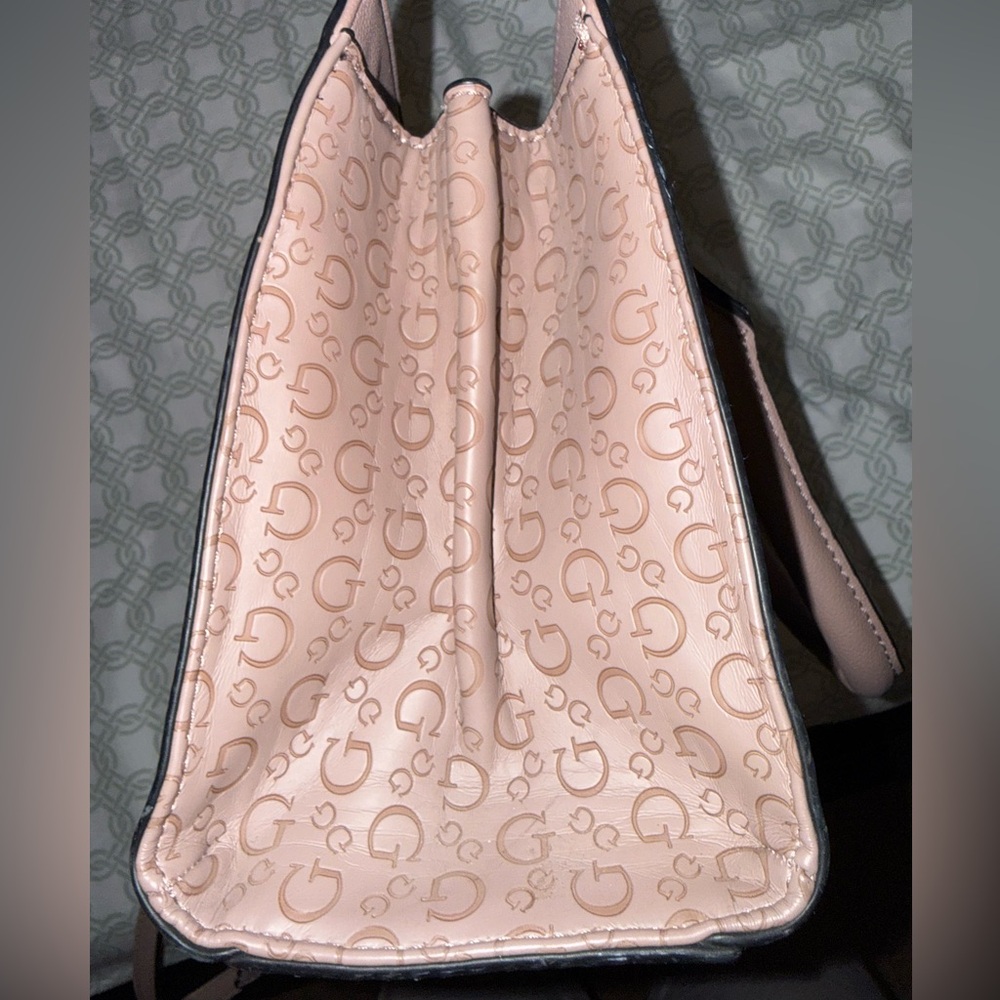 💕Final price 💕Guess Blush Pink Monogram Tote with removable strap & silver - Picture 16 of 16